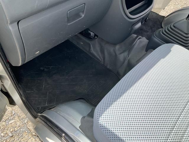 ハイゼットトラック 　エクストラ　４ＷＤ　４輪駆動　５速マニュアル　ＭＴ　ナビ　社外アルミホイール　エアコン　パワーウィンドウ　スーパーデフロック　集中ドアロック　ＥＸＴ　Ｂｌｕｅｔｏｏｔｈ　スペアキー　純正ゴムマット（51枚目）