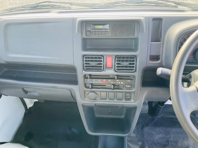 キャリイトラック 　軽トラック　３０，０００キロ！　ミッション　エアコン　運転席エアバッグ　助手席エアバッグ　５速ＭＴ　三方開　整備／点検記録簿あり　禁煙車　車検整備付き　修復歴なし　室内掃除済み　パワステ（4枚目）