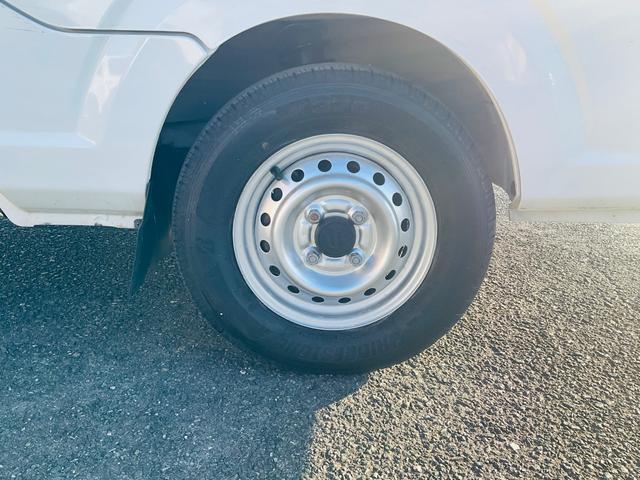 キャリイトラック 　軽トラック　３０，０００キロ！　ミッション　エアコン　運転席エアバッグ　助手席エアバッグ　５速ＭＴ　三方開　整備／点検記録簿あり　禁煙車　車検整備付き　修復歴なし　室内掃除済み　パワステ（25枚目）