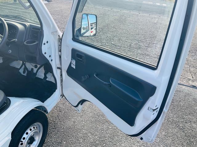 キャリイトラック 　軽トラック　３０，０００キロ！　ミッション　エアコン　運転席エアバッグ　助手席エアバッグ　５速ＭＴ　三方開　整備／点検記録簿あり　禁煙車　車検整備付き　修復歴なし　室内掃除済み　パワステ（54枚目）