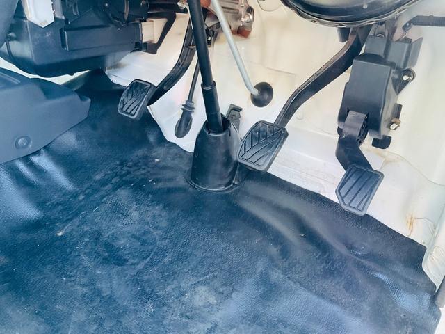 キャリイトラック 　軽トラック　３０，０００キロ！　ミッション　エアコン　運転席エアバッグ　助手席エアバッグ　５速ＭＴ　三方開　整備／点検記録簿あり　禁煙車　車検整備付き　修復歴なし　室内掃除済み　パワステ（55枚目）