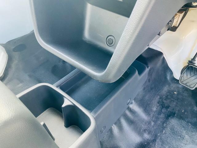 キャリイトラック 　軽トラック　３０，０００キロ！　ミッション　エアコン　運転席エアバッグ　助手席エアバッグ　５速ＭＴ　三方開　整備／点検記録簿あり　禁煙車　車検整備付き　修復歴なし　室内掃除済み　パワステ（56枚目）