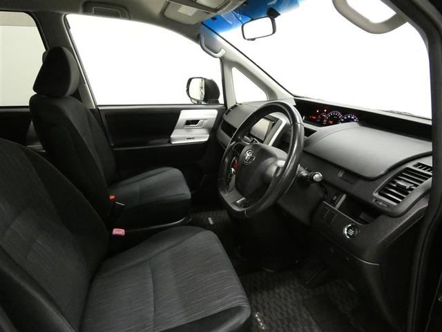 ヴォクシー ZS Wエアバック 地デジTV ドラレコ付き ダブルエアコン キーフリー PS ナビ&TV 運転席エアバッグ 寒冷地仕様 Bモニタ- パワーウィンドウ ウォークスルー ABS アルミホイール ETC車載器(17枚目)