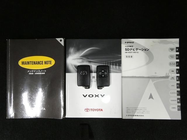 ヴォクシー ZS Wエアバック 地デジTV ドラレコ付き ダブルエアコン キーフリー PS ナビ&TV 運転席エアバッグ 寒冷地仕様 Bモニタ- パワーウィンドウ ウォークスルー ABS アルミホイール ETC車載器(29枚目)
