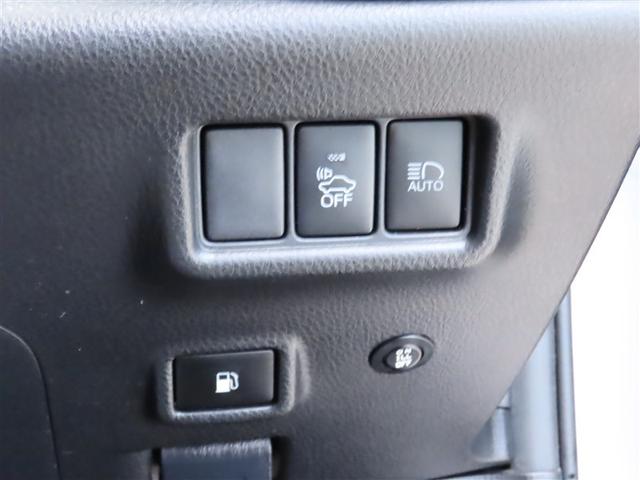 オートマチックハイビーム機能付き。先行車や対向車のライトを認識し、ハイビームとロービームを自動で切り替え、夜間の運転をサポートします。