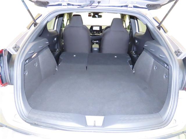 セカンドシートを倒せば、大きなラゲージスペースになりますよ。大きなお荷物など様々な用途に使えてとても便利ですよ♪
