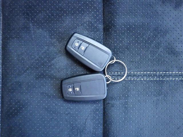 C-HR S GRスポーツ 点検記録簿 バックガイドモニター LEDヘッドライト フルセグTV クルコン ドライブレコーダ ナビ&TV スマートキー ETC ESC オートエアコン キーレス エアバッグ ワンオーナー AW(30枚目)