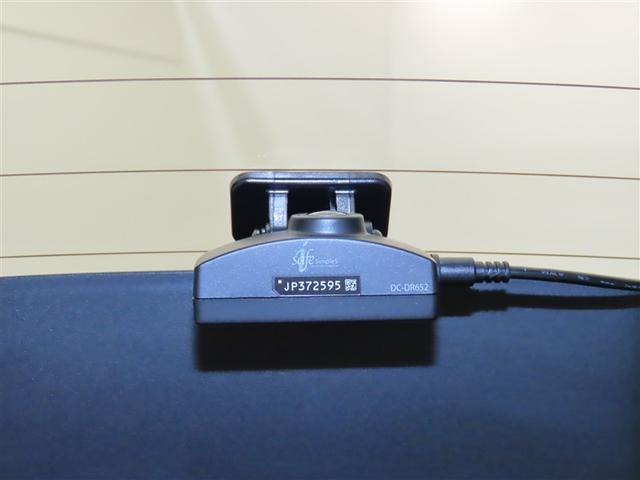 ヤリス Ｘ　ＰＣＳ　スマートキーシステム　横滑り防止装置付き　記録簿有　ワイヤレスキー　バックガイドモニター　盗難防止　サイドエアバック　エアコン　Ｗエアバッグ　パワーウインドウ　パワステ　運転席エアバッグ（10枚目）