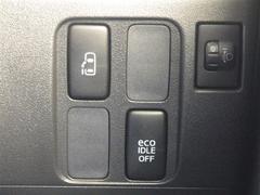 片側電動スライドドアのスイッチです。車内からもスイッチひとつでラクにドアの開閉できますよ♪ 7