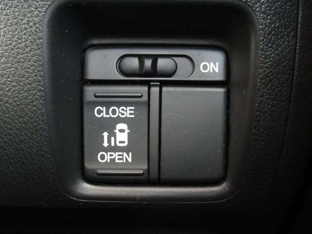 N-BOX GSSパッケージ 禁煙車・ワンオーナー 両側スライド片側電動ドア ダブルエアバック 点検記録簿 イモビ 1オーナー車 1セグTV 前席シートヒーター スマートキー&プッシュスタート ベンチシ-ト ETC付き 横滑防止(18枚目)