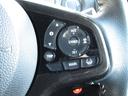 ＨｏｎｄａＳＥＮＳＩＮＧ機能が搭載されており、クルーズコントロールやレーンキープアシストなどのスイッチがステアリングに装備されています。