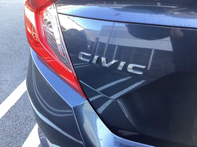シビック セダン　１年保証距離無制限ＥＴＣワンオーナー禁煙車　サイドエアバッグ　ワンオーナー車　横滑り防止装置　リアカメラ　クルーズコントロール　スマキー　前席シートヒーター　フルオートエアコン　ＡＢＳ　ターボ車（2枚目）