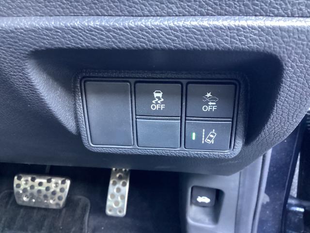 シビック セダン　１年保証距離無制限ＥＴＣワンオーナー禁煙車　サイドエアバッグ　ワンオーナー車　横滑り防止装置　リアカメラ　クルーズコントロール　スマキー　前席シートヒーター　フルオートエアコン　ＡＢＳ　ターボ車（15枚目）