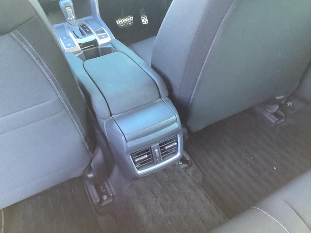 シビック セダン　１年保証距離無制限ＥＴＣワンオーナー禁煙車　サイドエアバッグ　ワンオーナー車　横滑り防止装置　リアカメラ　クルーズコントロール　スマキー　前席シートヒーター　フルオートエアコン　ＡＢＳ　ターボ車（17枚目）