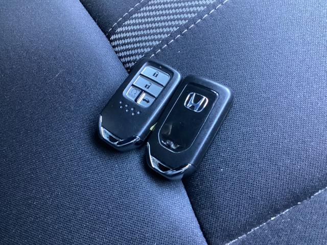 シビック セダン　１年保証距離無制限ＥＴＣワンオーナー禁煙車　サイドエアバッグ　ワンオーナー車　横滑り防止装置　リアカメラ　クルーズコントロール　スマキー　前席シートヒーター　フルオートエアコン　ＡＢＳ　ターボ車（30枚目）