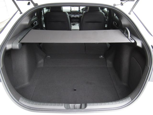 シビック ｅ：ＨＥＶ　ワンオーナー禁煙車純正ナビＢカメラＥＴＣ　オートクルーズコントロール　地デジフルセグ　後カメラ　１オーナー車　パワーステアリング　ＬＥＤライト　パワーウィンドウ　エアコン　キーフリー　ＡＢＳ　ナビＴＶ（47枚目）