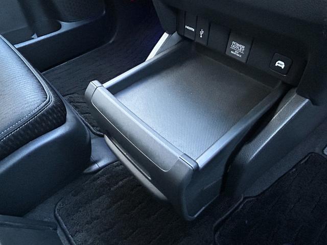 オデッセイハイブリッド ｅ：ＨＥＶアブソルート・ＥＸ　ワンオーナー禁煙車純正ナビバックカメラＥＴＣ　マルチカメラ　地デジフルセグ　Ｂカメラ　シートヒータ　サイドエアバッグ　Ｗパワスラ　横滑り防止　ナビＴＶ　ＵＳＢ　ＰＳ　キーレス　エアコン　スマートキ（38枚目）