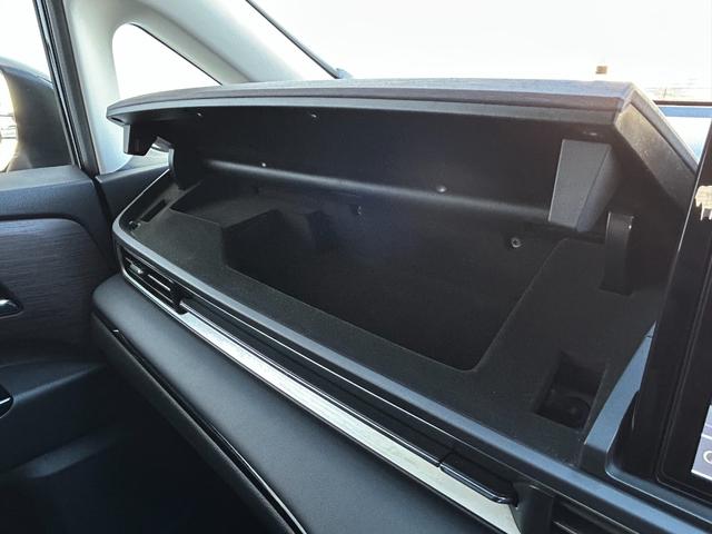 オデッセイハイブリッド ｅ：ＨＥＶアブソルート・ＥＸ　ワンオーナー禁煙車純正ナビバックカメラＥＴＣ　マルチカメラ　地デジフルセグ　Ｂカメラ　シートヒータ　サイドエアバッグ　Ｗパワスラ　横滑り防止　ナビＴＶ　ＵＳＢ　ＰＳ　キーレス　エアコン　スマートキ（40枚目）