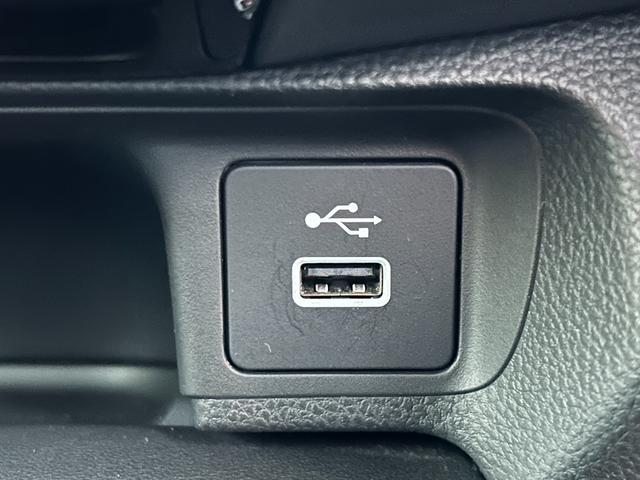 ヴェゼル ｅ：ＨＥＶＺ　ワンオーナー禁煙車純正ナビバックカメラＥＴＣ　Ｓヒータ　１オーナ　サイドエアバッグ　後カメラ　横滑防止装置　エアコン　ＬＥＤヘットライト　パワステ　ＵＳＢ接続　エアバック　クルーズＣ　ＡＢＳ　ＥＴＣ付（32枚目）