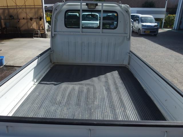 荷室がフラットで荷物の積み下ろしが楽になりますよ♪