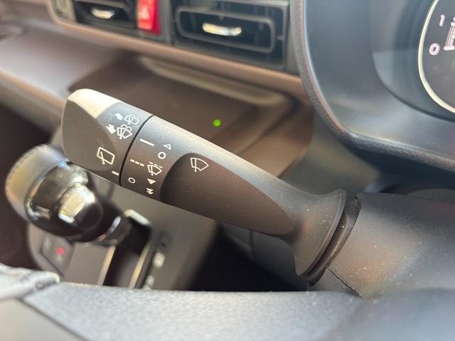 ムーヴキャンバス セオリーＧ　１４インチフルホイールキャップ　ＬＥＤヘッドランプ　ＬＥＤフォグランプ　ホっとカップホルダー　両側パワースライドドア　キーフリーシステム　プッシュボタンスタート　ＵＶカットガラス（16枚目）