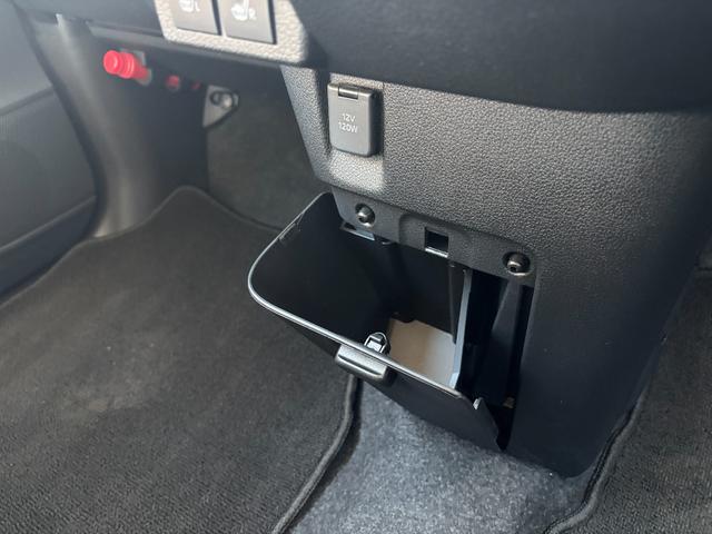 ムーヴキャンバス セオリーＧ　１４インチフルホイールキャップ　ＬＥＤヘッドランプ　ＬＥＤフォグランプ　ホっとカップホルダー　両側パワースライドドア　キーフリーシステム　プッシュボタンスタート　ＵＶカットガラス（30枚目）