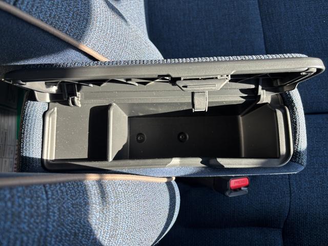 ムーヴキャンバス セオリーＧ　１４インチフルホイールキャップ　ＬＥＤヘッドランプ　ＬＥＤフォグランプ　ホっとカップホルダー　両側パワースライドドア　キーフリーシステム　プッシュボタンスタート　ＵＶカットガラス（34枚目）