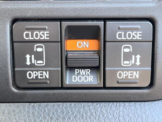 ヴォクシー ＺＳ　禁煙　７人乗り　両側電動スライド　衝突軽減　ＢＩＧ－Ｘ９型ナビ　後席モニター　バックカメラ　ＥＴＣ　クルコン　オートハイビーム　オートライト　デュアルエアコン　純正アルミ　Ｂｌｕｅｔｏｏｔｈ（5枚目）