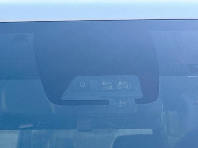 ヴォクシー ＺＳ　禁煙　７人乗り　両側電動スライド　衝突軽減　ＢＩＧ－Ｘ９型ナビ　後席モニター　バックカメラ　ＥＴＣ　クルコン　オートハイビーム　オートライト　デュアルエアコン　純正アルミ　Ｂｌｕｅｔｏｏｔｈ（6枚目）