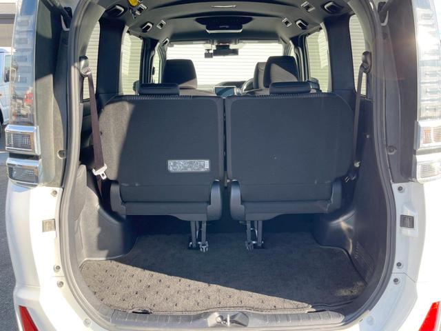 ヴォクシー ＺＳ　禁煙　７人乗り　両側電動スライド　衝突軽減　ＢＩＧ－Ｘ９型ナビ　後席モニター　バックカメラ　ＥＴＣ　クルコン　オートハイビーム　オートライト　デュアルエアコン　純正アルミ　Ｂｌｕｅｔｏｏｔｈ（11枚目）