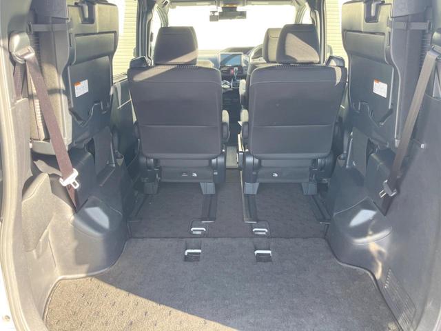 ヴォクシー ＺＳ　禁煙　７人乗り　両側電動スライド　衝突軽減　ＢＩＧ－Ｘ９型ナビ　後席モニター　バックカメラ　ＥＴＣ　クルコン　オートハイビーム　オートライト　デュアルエアコン　純正アルミ　Ｂｌｕｅｔｏｏｔｈ（12枚目）