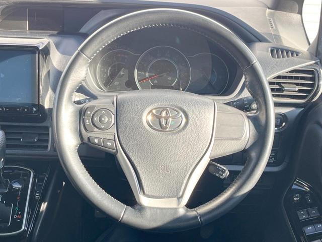 ヴォクシー ＺＳ　禁煙　７人乗り　両側電動スライド　衝突軽減　ＢＩＧ－Ｘ９型ナビ　後席モニター　バックカメラ　ＥＴＣ　クルコン　オートハイビーム　オートライト　デュアルエアコン　純正アルミ　Ｂｌｕｅｔｏｏｔｈ（13枚目）