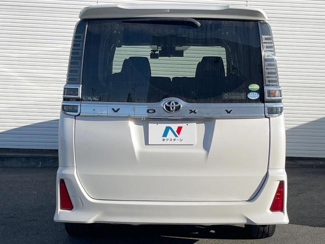 ヴォクシー ＺＳ　禁煙　７人乗り　両側電動スライド　衝突軽減　ＢＩＧ－Ｘ９型ナビ　後席モニター　バックカメラ　ＥＴＣ　クルコン　オートハイビーム　オートライト　デュアルエアコン　純正アルミ　Ｂｌｕｅｔｏｏｔｈ（17枚目）