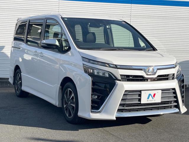 ヴォクシー ＺＳ　禁煙　７人乗り　両側電動スライド　衝突軽減　ＢＩＧ－Ｘ９型ナビ　後席モニター　バックカメラ　ＥＴＣ　クルコン　オートハイビーム　オートライト　デュアルエアコン　純正アルミ　Ｂｌｕｅｔｏｏｔｈ（18枚目）