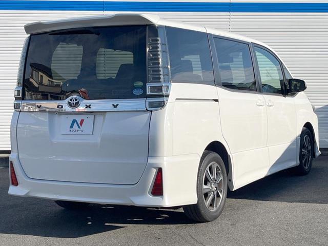 ヴォクシー ＺＳ　禁煙　７人乗り　両側電動スライド　衝突軽減　ＢＩＧ－Ｘ９型ナビ　後席モニター　バックカメラ　ＥＴＣ　クルコン　オートハイビーム　オートライト　デュアルエアコン　純正アルミ　Ｂｌｕｅｔｏｏｔｈ（19枚目）