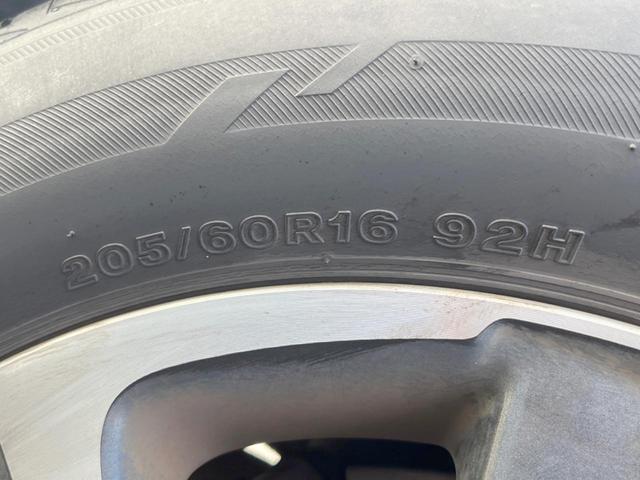 ヴォクシー ＺＳ　禁煙　７人乗り　両側電動スライド　衝突軽減　ＢＩＧ－Ｘ９型ナビ　後席モニター　バックカメラ　ＥＴＣ　クルコン　オートハイビーム　オートライト　デュアルエアコン　純正アルミ　Ｂｌｕｅｔｏｏｔｈ（23枚目）