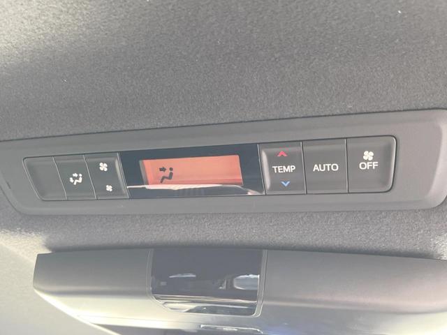 ヴォクシー ＺＳ　禁煙　７人乗り　両側電動スライド　衝突軽減　ＢＩＧ－Ｘ９型ナビ　後席モニター　バックカメラ　ＥＴＣ　クルコン　オートハイビーム　オートライト　デュアルエアコン　純正アルミ　Ｂｌｕｅｔｏｏｔｈ（31枚目）