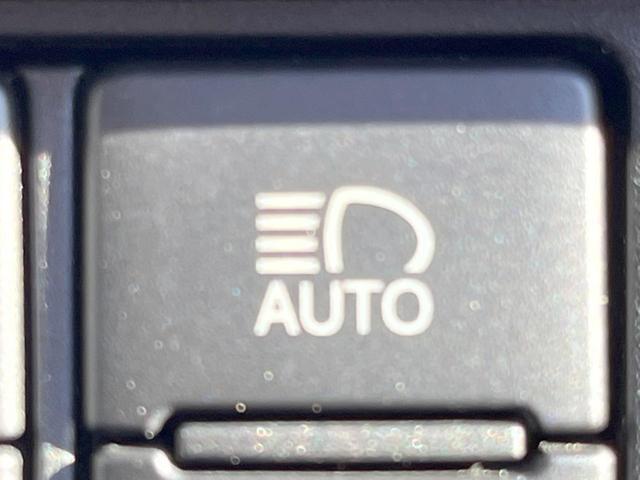 ヴォクシー ＺＳ　禁煙　７人乗り　両側電動スライド　衝突軽減　ＢＩＧ－Ｘ９型ナビ　後席モニター　バックカメラ　ＥＴＣ　クルコン　オートハイビーム　オートライト　デュアルエアコン　純正アルミ　Ｂｌｕｅｔｏｏｔｈ（33枚目）