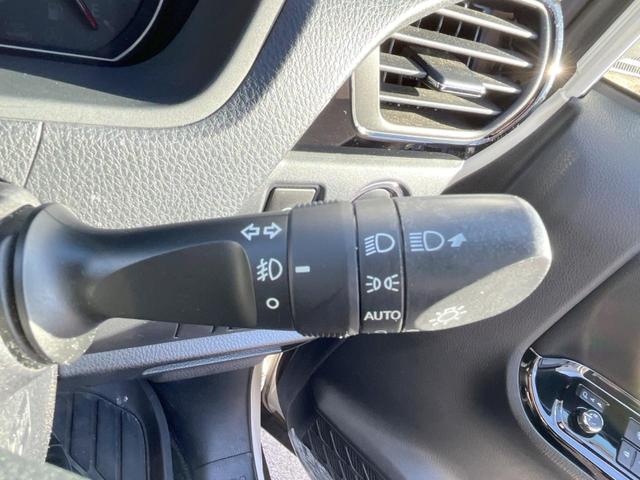 ヴォクシー ＺＳ　禁煙　７人乗り　両側電動スライド　衝突軽減　ＢＩＧ－Ｘ９型ナビ　後席モニター　バックカメラ　ＥＴＣ　クルコン　オートハイビーム　オートライト　デュアルエアコン　純正アルミ　Ｂｌｕｅｔｏｏｔｈ（37枚目）