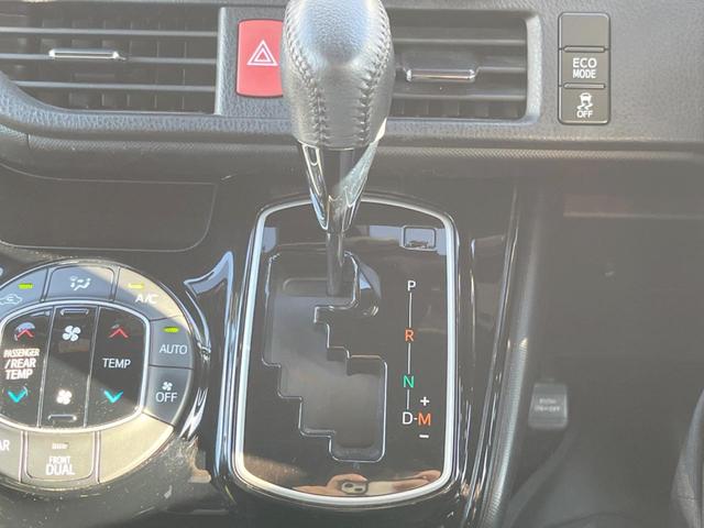 ヴォクシー ＺＳ　禁煙　７人乗り　両側電動スライド　衝突軽減　ＢＩＧ－Ｘ９型ナビ　後席モニター　バックカメラ　ＥＴＣ　クルコン　オートハイビーム　オートライト　デュアルエアコン　純正アルミ　Ｂｌｕｅｔｏｏｔｈ（43枚目）