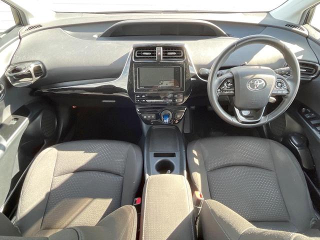 プリウス S 禁煙 衝突軽減 SDナビ バックカメラ ETC ドラレコ クルーズコントロール Bluetooth LEDヘッド スマートキー オートライト オートエアコン CD/SD再生(2枚目)