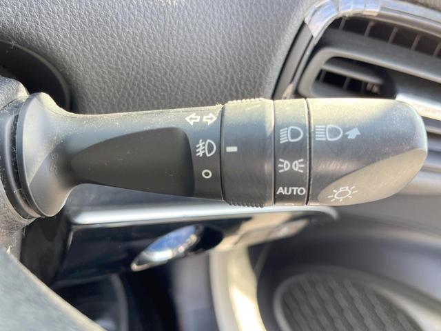 プリウス S 禁煙 衝突軽減 SDナビ バックカメラ ETC ドラレコ クルーズコントロール Bluetooth LEDヘッド スマートキー オートライト オートエアコン CD/SD再生(29枚目)