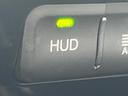 【ヘッドアップディスプレイ】現在の速度や走行情報をデジタル表示で運転席前方のガラスに投影！運転中、目線をずらさず必要な情報を確認できるのでとっても便利で安心！