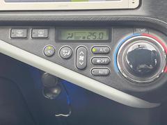 【オートエアコン】一度お好みの温度に設定すれば、車内の温度を検知し風量や温度を自動で調整。暑い…寒い…と何度もスイッチ操作をする必要はありません。快適な車内空間には必須の機能ですね♪ 6