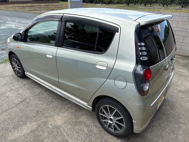 ミラカスタム Ｘ　純正エアロ　スマートキー　走行６３０００キロ　車検令和９年２月１６日迄　ケンウッドナビゲーション　オートエアコン付き　社外１４インチアルミホイール　内装ブラック　禁煙車　純正プライバシーガラス（6枚目）