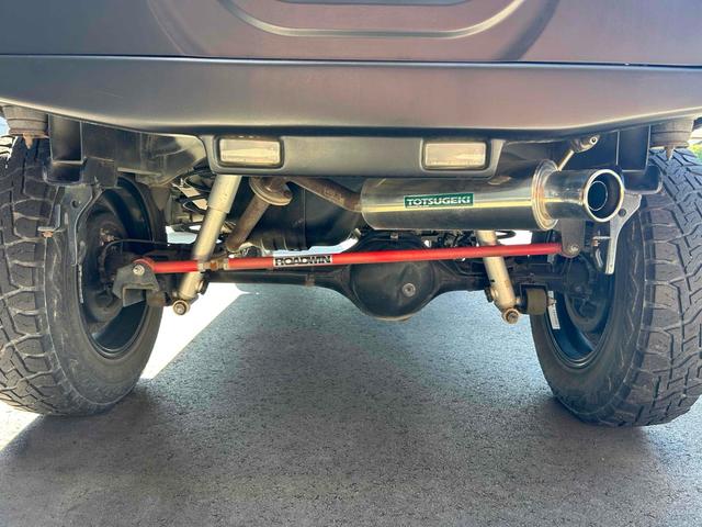 ジムニー ワイルドウインド　４ＷＤ　ルーフレール　レイズ１６インチホイール　マットブラック塗装　社外ＴＯＴＳＵＧＥＫＩマフラー　社外ＲＯＡＤＷＩＮラテラルロッド　シートヒーター　社外ナビ　ＥＴＣ　スペアキー（8枚目）