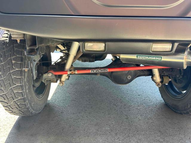 ジムニー ワイルドウインド　４ＷＤ　ルーフレール　レイズ１６インチホイール　マットブラック塗装　社外ＴＯＴＳＵＧＥＫＩマフラー　社外ＲＯＡＤＷＩＮラテラルロッド　シートヒーター　社外ナビ　ＥＴＣ　スペアキー（9枚目）