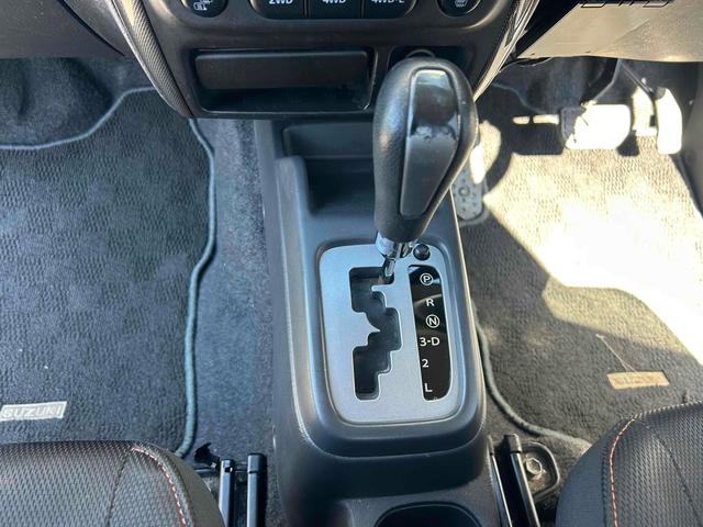 ジムニー ワイルドウインド　４ＷＤ　ルーフレール　レイズ１６インチホイール　マットブラック塗装　社外ＴＯＴＳＵＧＥＫＩマフラー　社外ＲＯＡＤＷＩＮラテラルロッド　シートヒーター　社外ナビ　ＥＴＣ　スペアキー（15枚目）