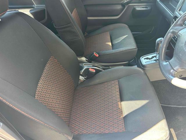 ジムニー ワイルドウインド　４ＷＤ　ルーフレール　レイズ１６インチホイール　マットブラック塗装　社外ＴＯＴＳＵＧＥＫＩマフラー　社外ＲＯＡＤＷＩＮラテラルロッド　シートヒーター　社外ナビ　ＥＴＣ　スペアキー（18枚目）