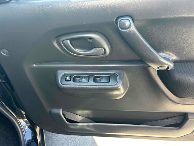ジムニー ワイルドウインド　４ＷＤ　ルーフレール　レイズ１６インチホイール　マットブラック塗装　社外ＴＯＴＳＵＧＥＫＩマフラー　社外ＲＯＡＤＷＩＮラテラルロッド　シートヒーター　社外ナビ　ＥＴＣ　スペアキー（27枚目）